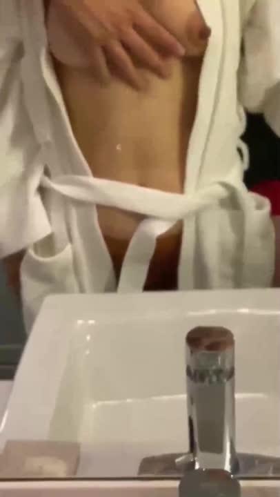2 【出轨日记】NRT绿帽[Mrs.Unique]娇妻跪下去就立马变成臣服于主人的骚贱小母狗，最大限度的撅着屁股被后入！ 预览截图 3