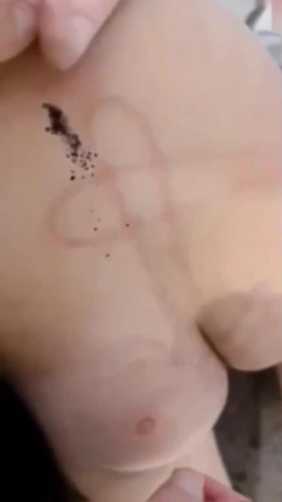 母狗受虐狂....李婷大贱逼贱到骨子里,喜欢被扇巴掌喝尿露出群P! 预览截图 11