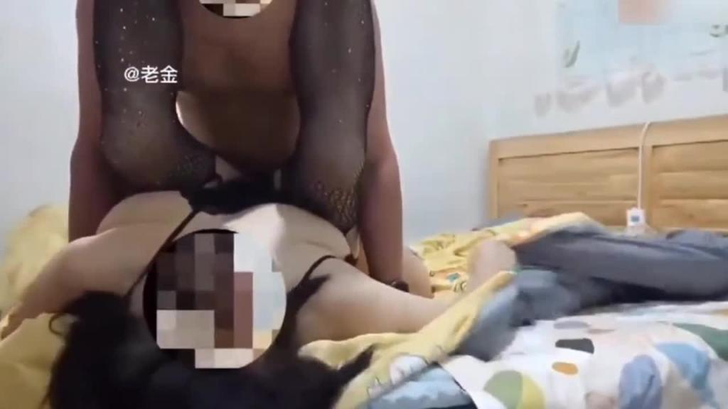 大神和前岳母乱伦偷情拍视频发网女婿离婚勾引前岳母偷情 预览截图 11