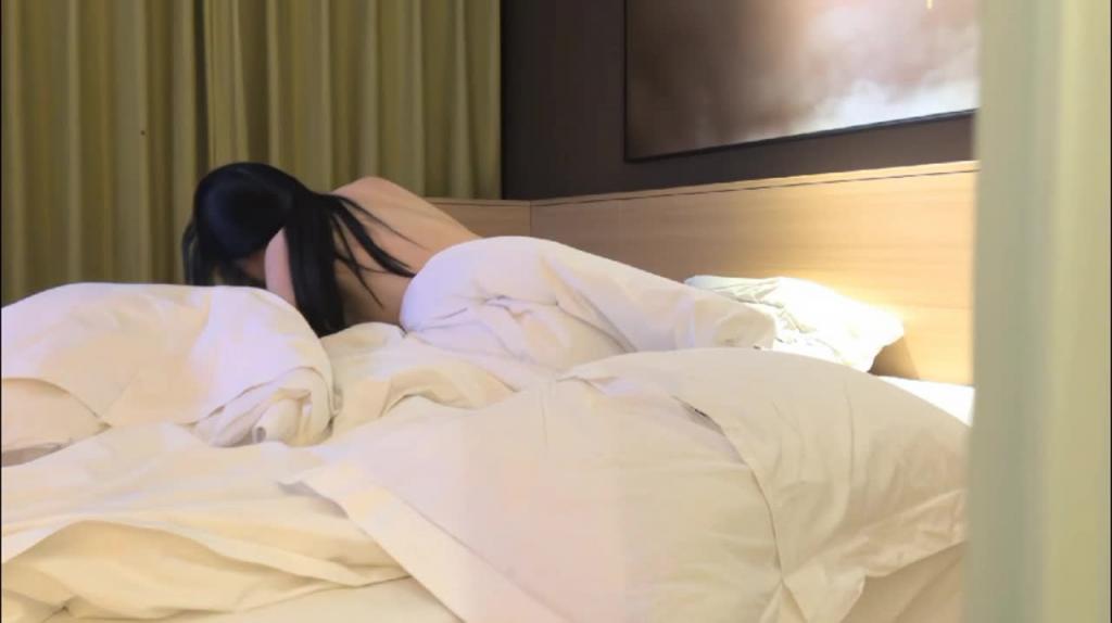 幼儿园女教师被灌醉捡尸酥软在床被大力爆操2 预览截图 8