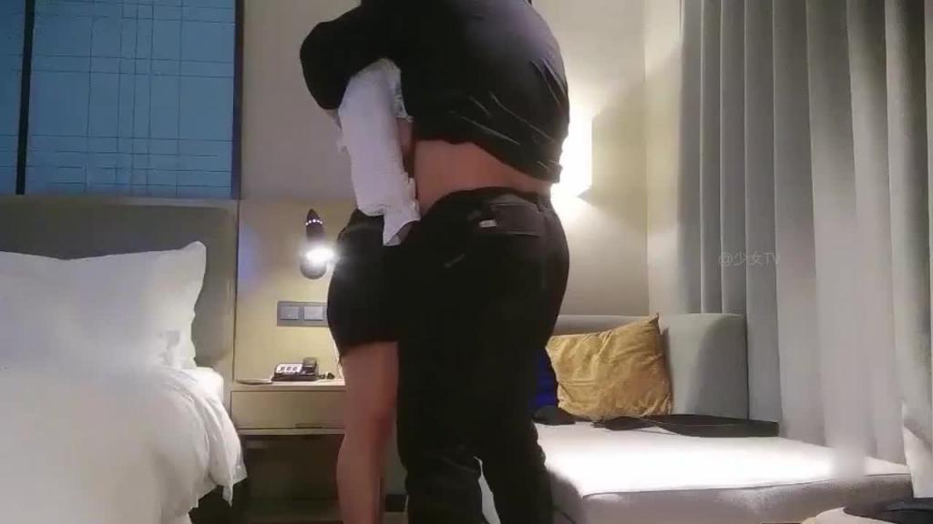 【约炮实录】胖子约操阳光00后美少女,乖巧口交骑乘呻吟很诱惑 预览截图 5