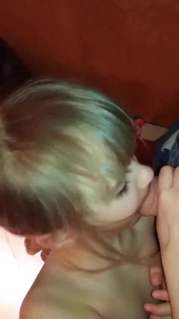 高颜值欧美小萝莉,品尝爸爸的美味大肉棒,妹妹是吃着爸爸的大吊长在的 预览截图 10