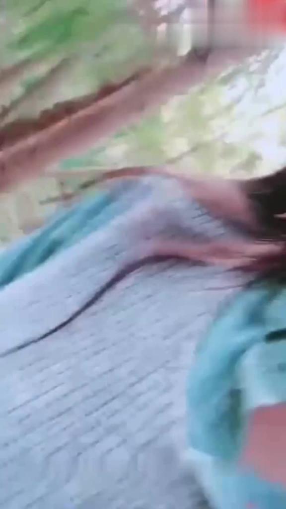 极品巨乳少妇,真实勾搭高中生破处,小处男说我鸡巴小,射了馒头发精液 预览截图 1