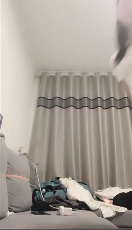 菜鸟驿站女老板,【青子】,每天用骚逼夹跳蛋上班,迎接顾客,时不时来点刺激 预览截图 9