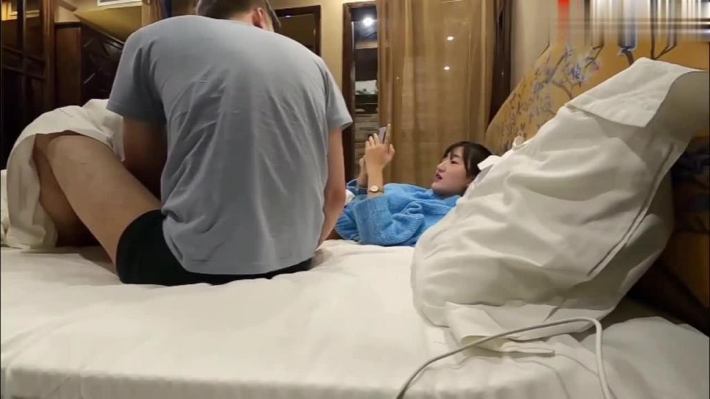 高颜值模特,刚认识的178走秀模特全程不打码不消音,吐血推荐-男人的白月光! 预览截图 2