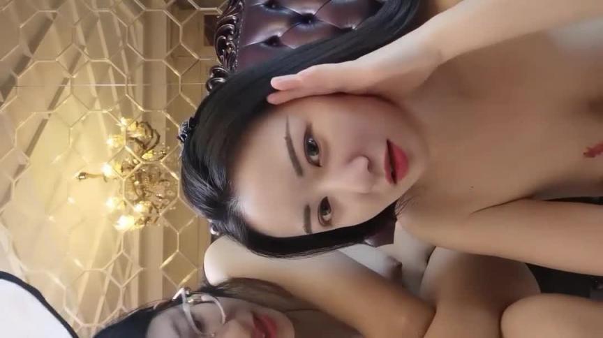 大型换妻现场:刺激群交3女3男想操谁操谁,女各有特色特别那个嫂子风味十足 预览截图 11