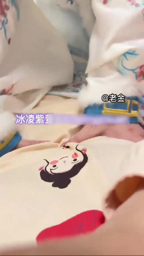 抖音网红魔法少女『冰凌紫萱』，绿帽男友把萝莉女友献给榜一大哥车震内射。 预览截图 9
