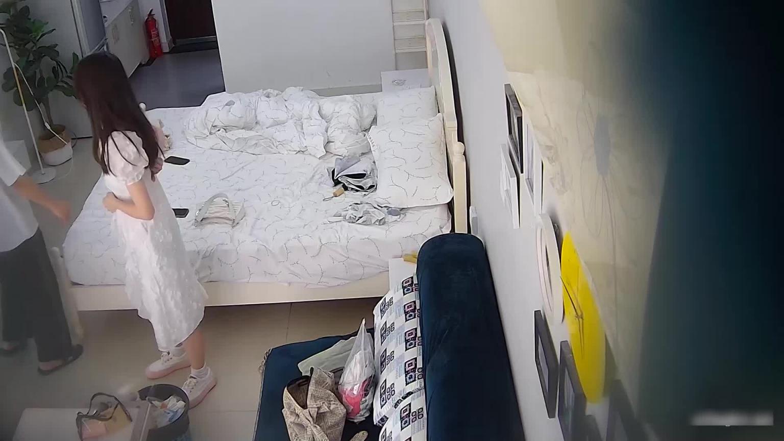 【酒店监控】2/2五一假期年轻情侣开房啪啪无套 预览截图 12