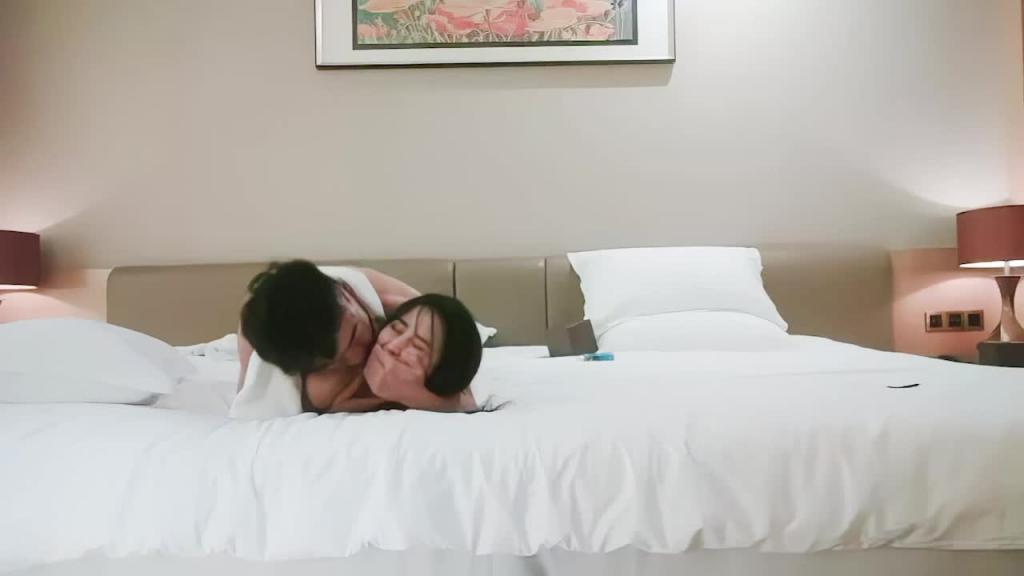 极品翘臀女神 丝毫不怜香惜玉 暴力玩弄操出哭腔 下部 预览截图 4