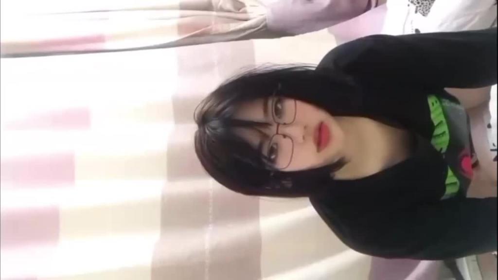 抖音(在下小羊)网红反差婊被老板调教自慰裸舞泄密! 预览截图 8