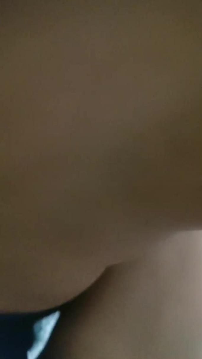 【破处还是闯红灯?】床单和屌都是鲜红的血!翘课中学妹跪舔鸡巴,乖巧听话温柔好刺激,逼逼很紧大哥都草不进去! 预览截图 9
