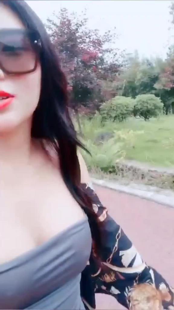 大奶御姐户外勾引快递小哥暴操到喷尿 预览截图 1