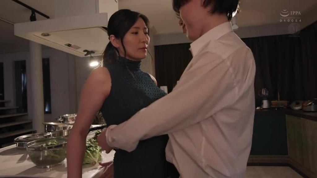 由于无法控制的性交,我儿子的朋友一直让我射精......尤娜椎名 JUQ-835 预览截图 6