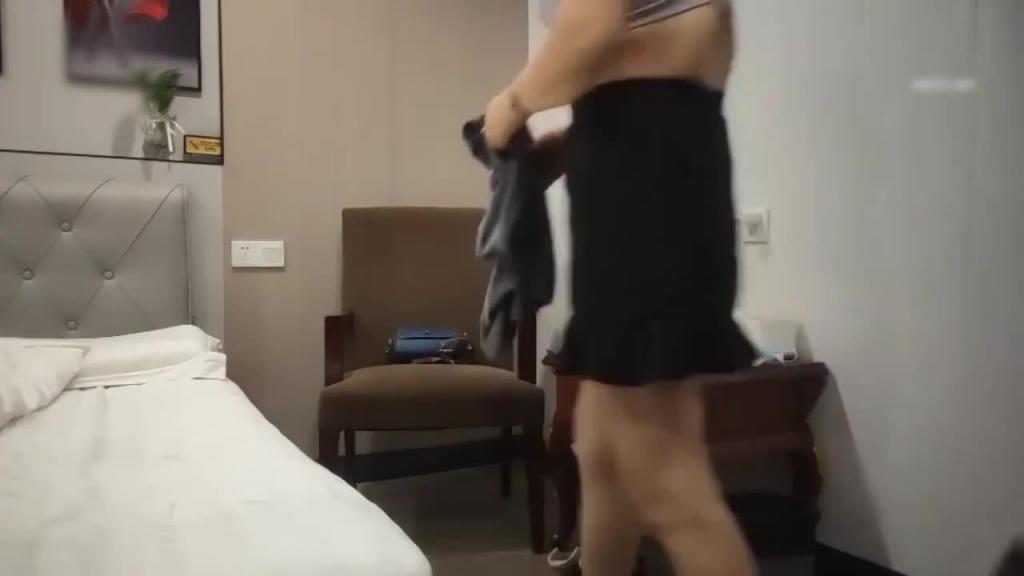 【熟女阿姨】大奶子阿姨，被小哥猛勐烈抽插高潮浪叫夸小伙勐 预览截图 1