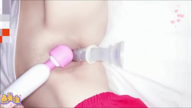 真实快手江西18岁网红萝莉父女乱伦,女儿整天网上卖萌发骚,自拍和爸爸做爱 预览截图 8