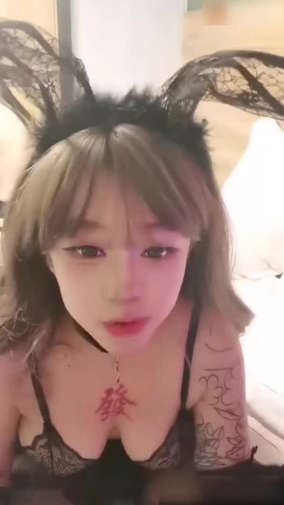 【骚货主播】情趣装兔儿大奶萌妹性感黑丝翘起屁股看肥穴自慰 预览截图 5
