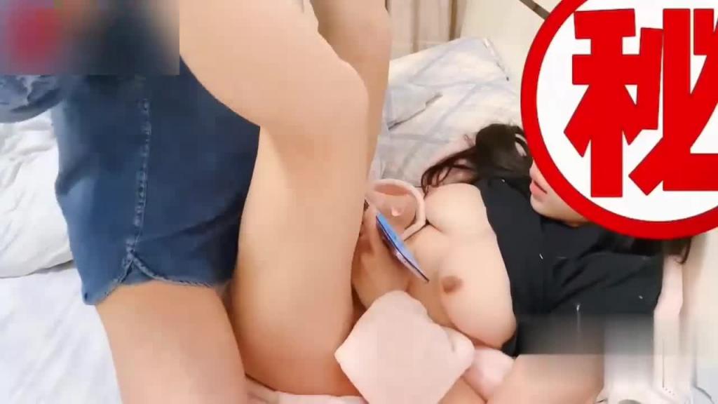 【打王者的学妹】爆奶少女边玩边享受男友的鸡巴摩擦 预览截图 6