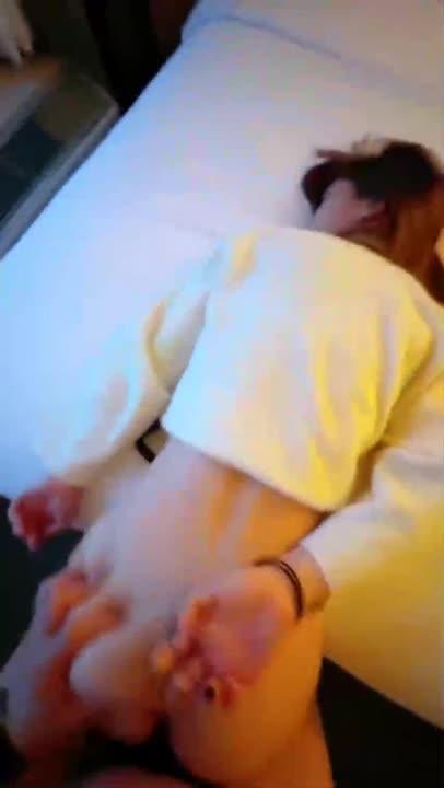 1 【出轨日记】NRT绿帽[Mrs.Unique]娇妻跪下去就立马变成臣服于主人的骚贱小母狗，最大限度的撅着屁股被后入！ 预览截图 6