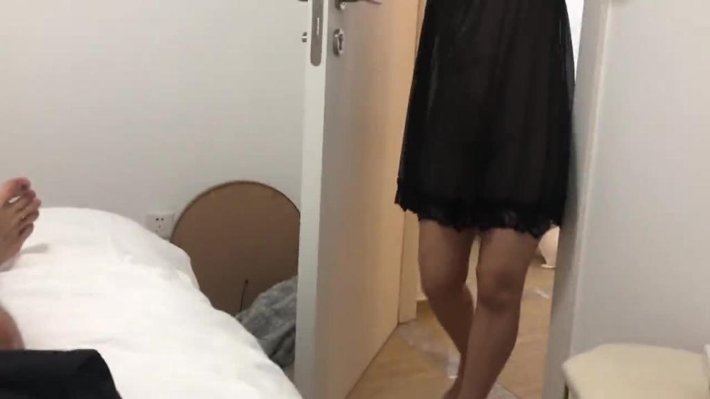 【上海姐弟乱伦门】弟弟谎称身体难受,亲姐竟用她的肉体来医治弟弟! 预览截图 1
