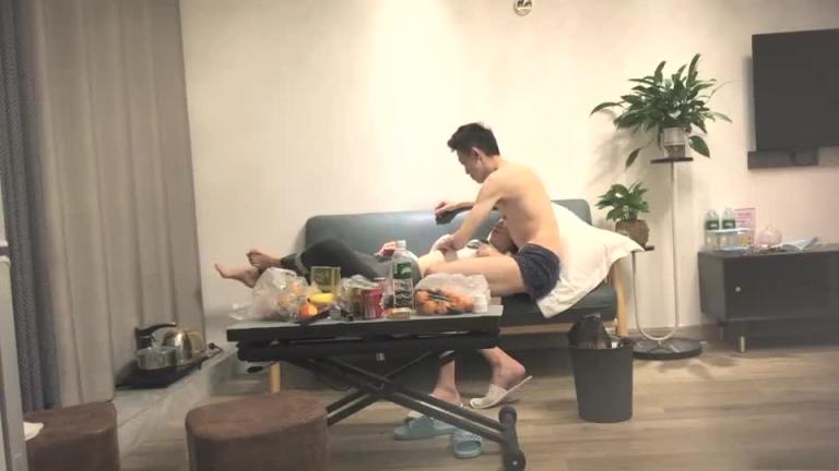 【3P白嫖美人妻】大长腿巅峰少妇,三人连干两炮!(第一炮)③ 预览截图 12