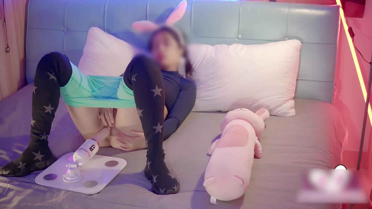 粉红兔炮机自慰 预览截图 5