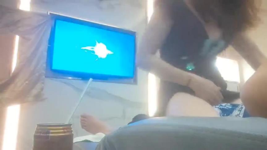 【探访按摩店】：苗条小少妇风情万种，插入骚穴射她一身 预览截图 10