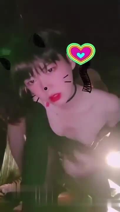 酒吧里的可爱男娘勾引到厕所暴草 预览截图 10