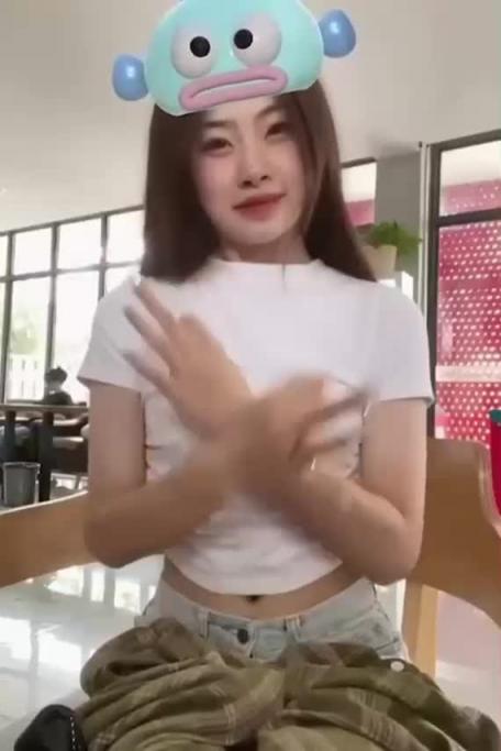 亳州职业学院 05年小骚货倪书函 为讨老板欢心小小年纪开始发骚 拍摄大量赤裸照片流出 预览截图 2