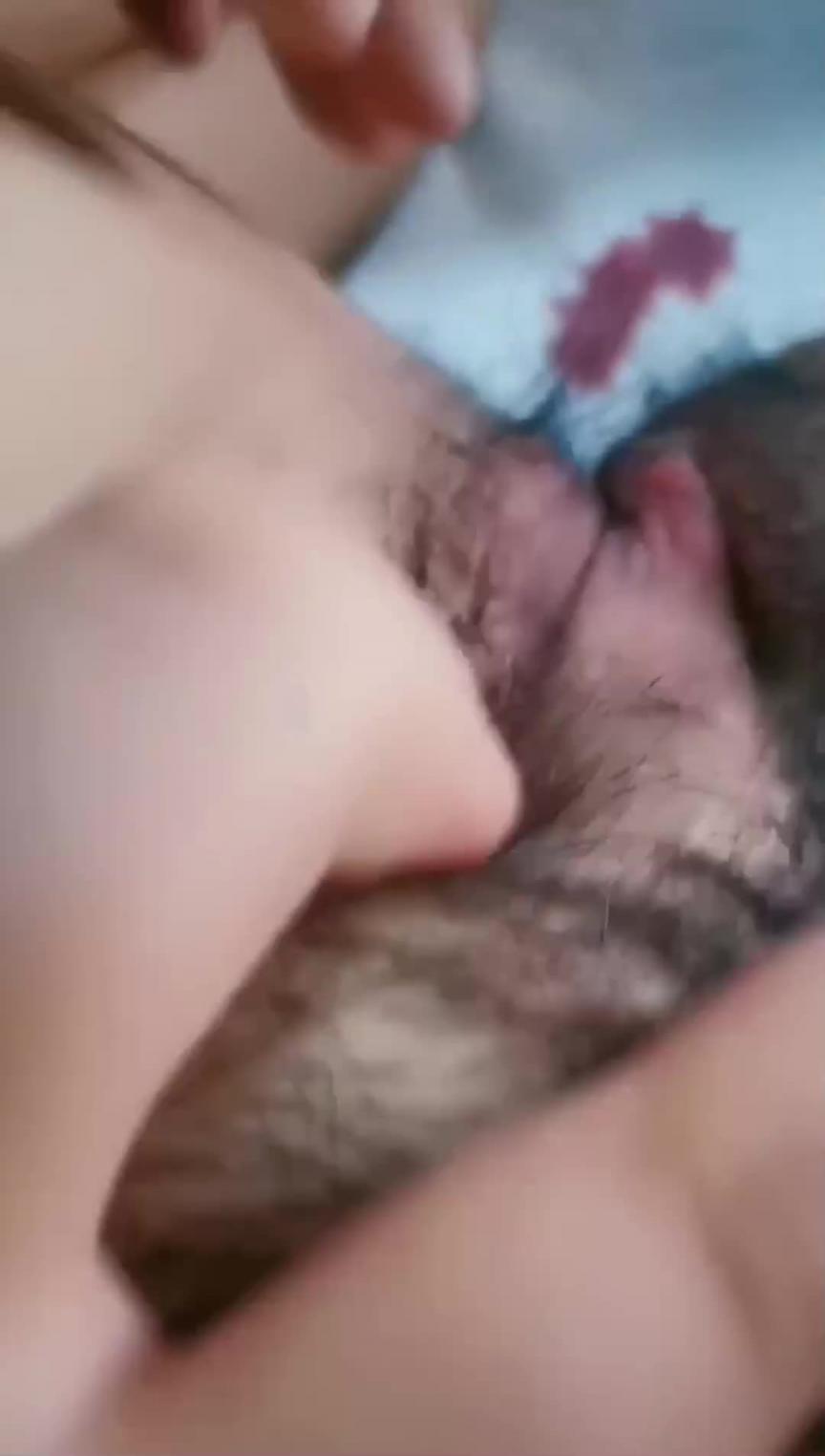 诱骗学生妹破处粉嫩处女膜清晰可见只要给叔叔什么都给你买 预览截图 12