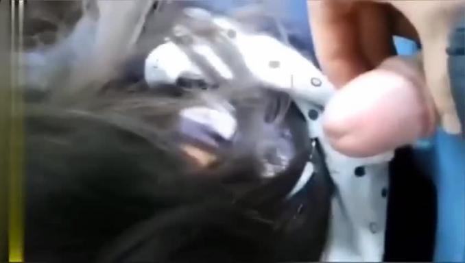 【奇葩街射】专挑时尚美女跟踪到家门口顶臀射精到人家屁股和鞋子上 预览截图 7