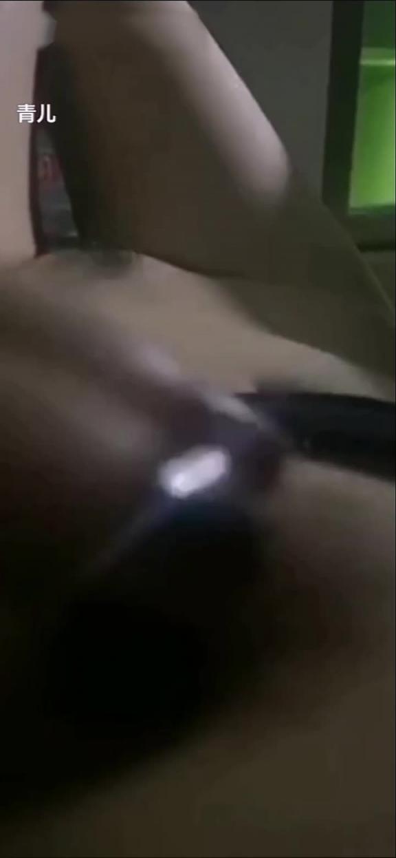 精品推荐 恭喜榜一大哥喜得贵子！快手巨乳网红 小笨蛋  曾经收费直播的骚货 和榜一上岸产子 预览截图 8