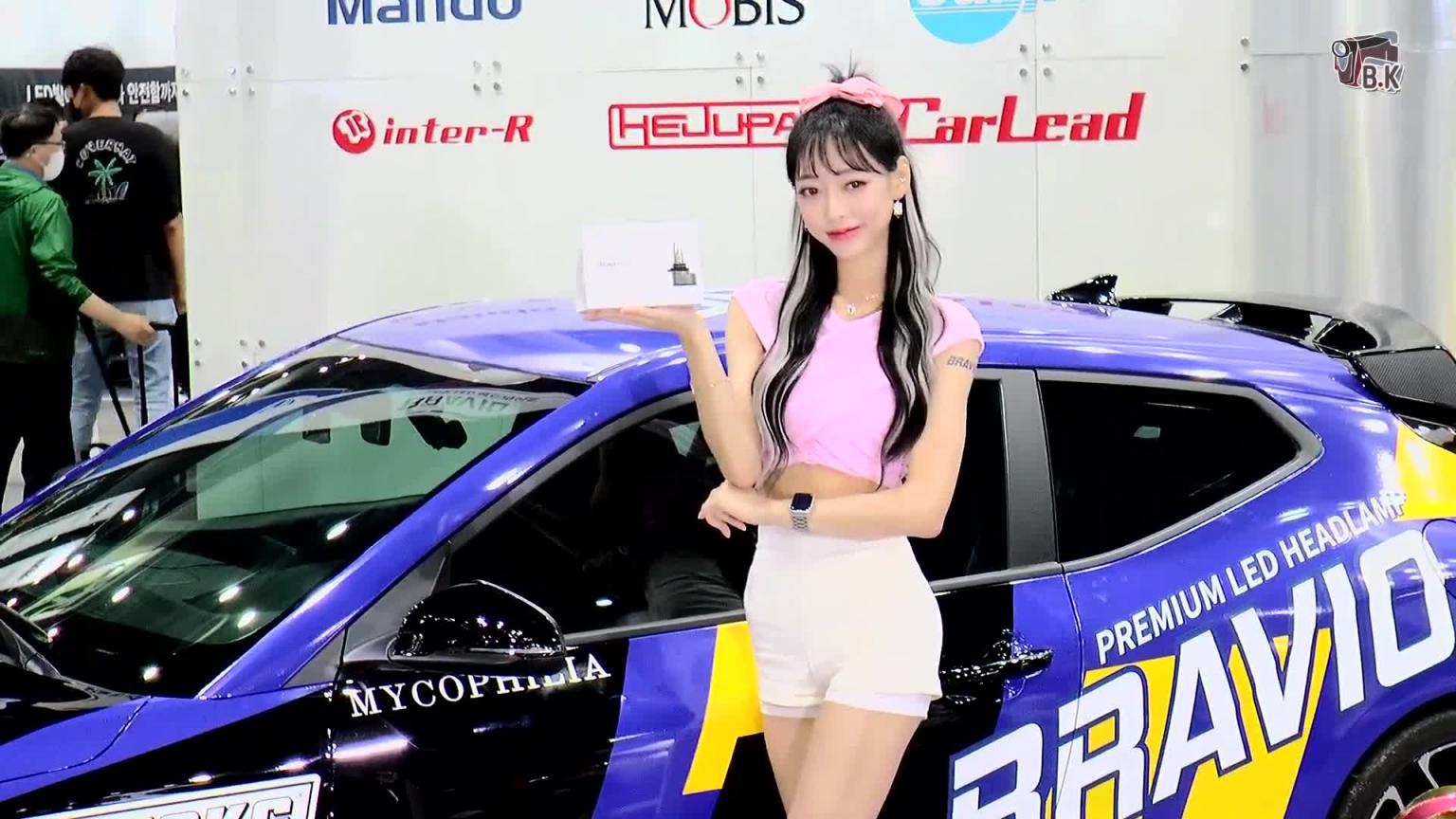 2022年汽车沙龙周的赛车模特凯拉·朱娜、辛素香、申赛荣、郑阿拉、尤里 预览截图 9