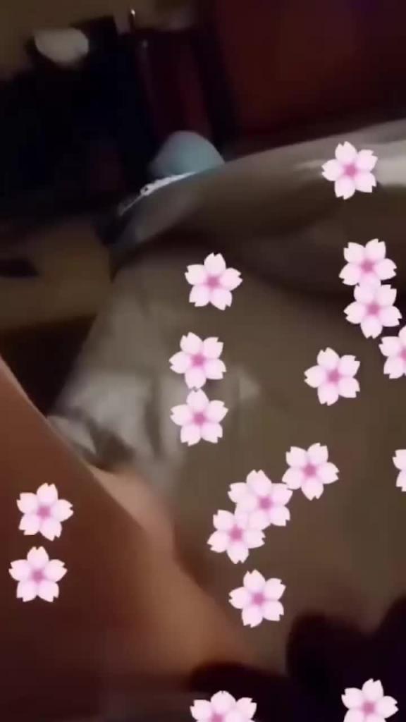 抖音色情主播周思雨 靠着裸聊自慰的手艺 买别墅买豪车财富自由 预览截图 4