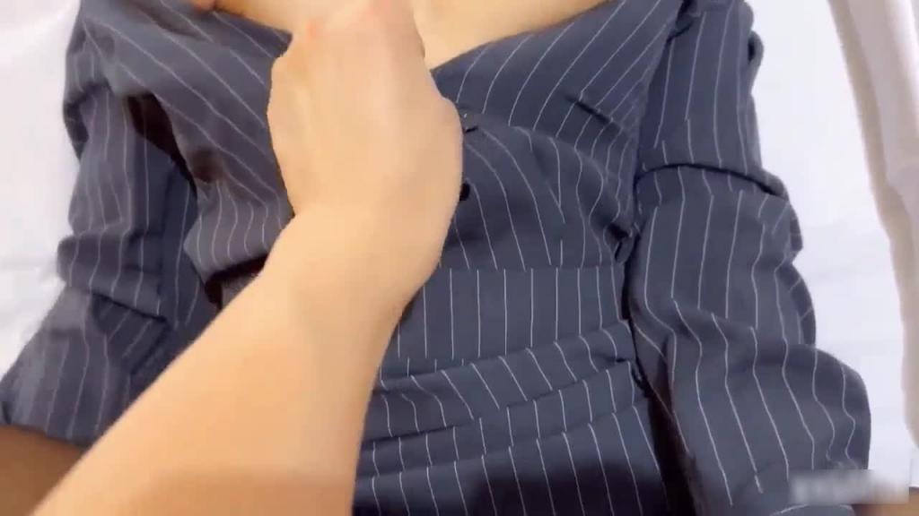 【丝袜骚妻】人妻下班后的打炮生活 渴望大鸡巴深插 被射在了屁股上 预览截图 5