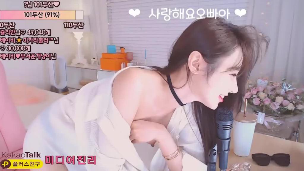 韩国女主播 清纯主播太会撩 若隐若现的美乳让人口干舌燥 预览截图 8