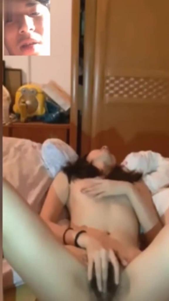 大二反差婊母狗惨遭前男友泄密调教被操视频 预览截图 10