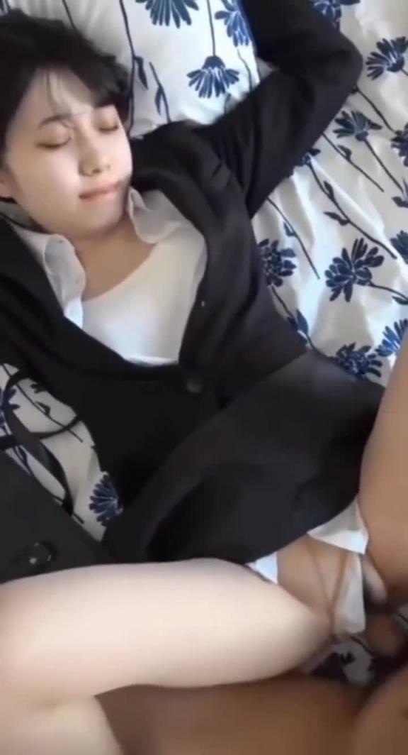 【反差婊】初入职场小美女被领导调教 预览截图 1