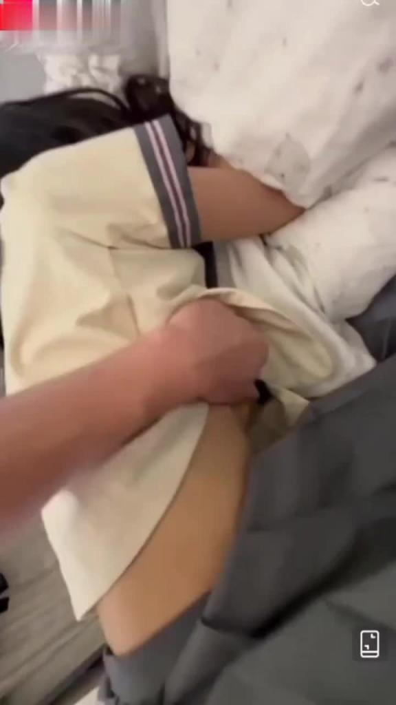 乱伦强奸侄女喝了两杯二锅头把刚刚成年的侄女强奸了 预览截图 5