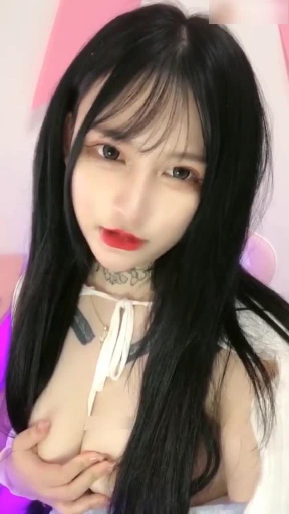 【抖音网红】极品爆乳辣妹乃爱户外露出吃鸡口爆露脸自慰 预览截图 2