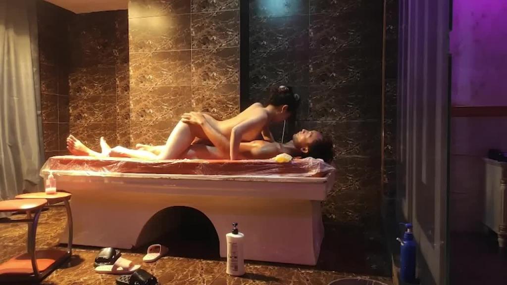 莞式水疗馆,一条龙服务,选了个好看的一流女技师 舔屁眼 乳推丝袜踩背 冰火两重天 真爽啊 预览截图 5