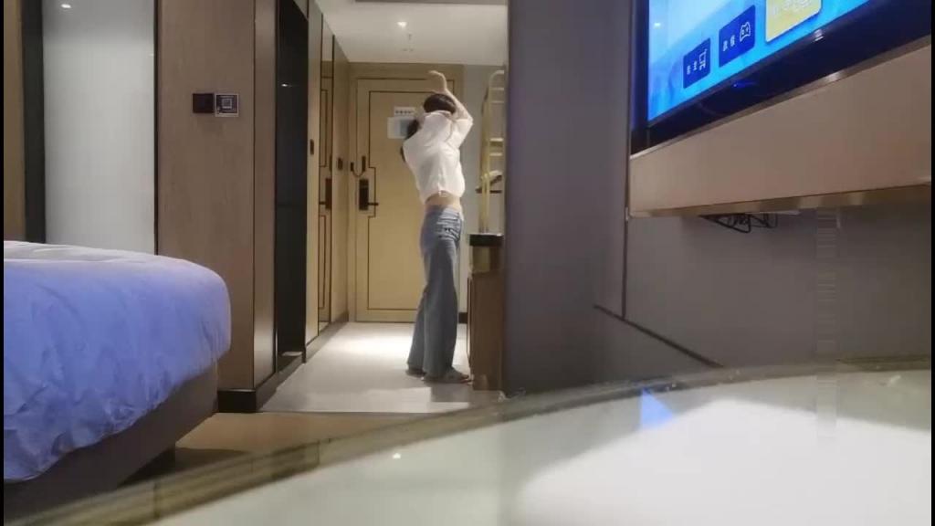 【勾搭技师】足浴会所少妇技师十分迷人,老哥重金买钟回宾馆操的嗷嗷浪叫 预览截图 7