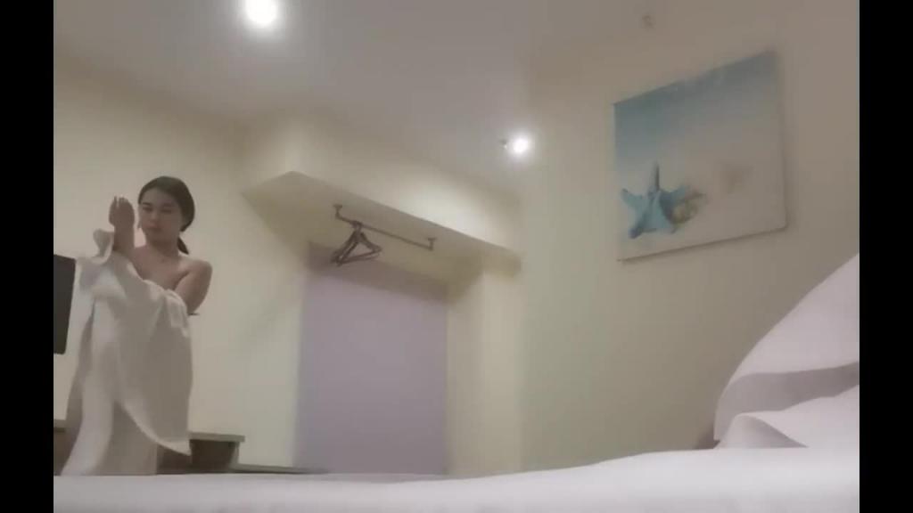 【会所寻欢】漂亮小姐姐没生意服务态度好嫩穴近景展示 预览截图 5