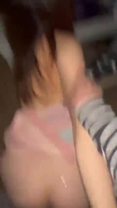 PUA大神调教良家母狗各种调教操完还叫好朋友过来一起操 预览截图 3