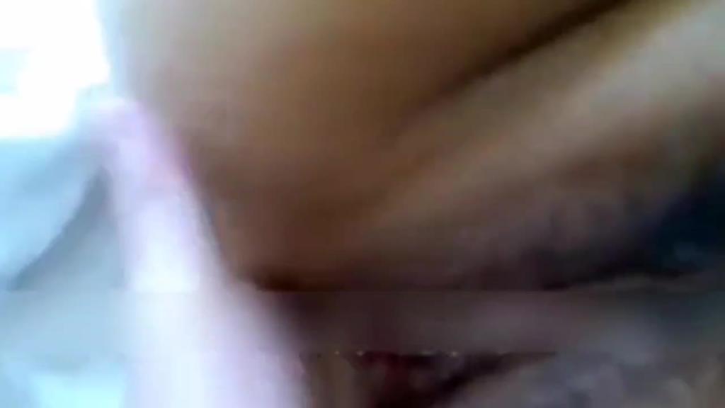 母子乱伦成性床上边聊边玩 骚儿子抠的妈逼淫水乱喷 预览截图 10