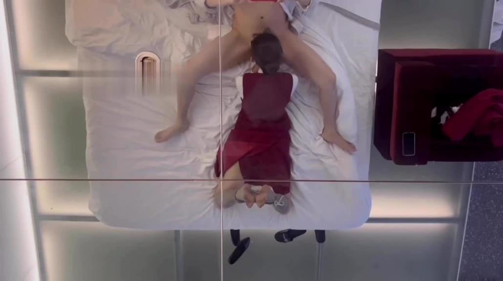 【推特泄密-成都约操真实空姐白虎逼】小鸡巴把空姐女神操到,高潮抽搐 预览截图 10