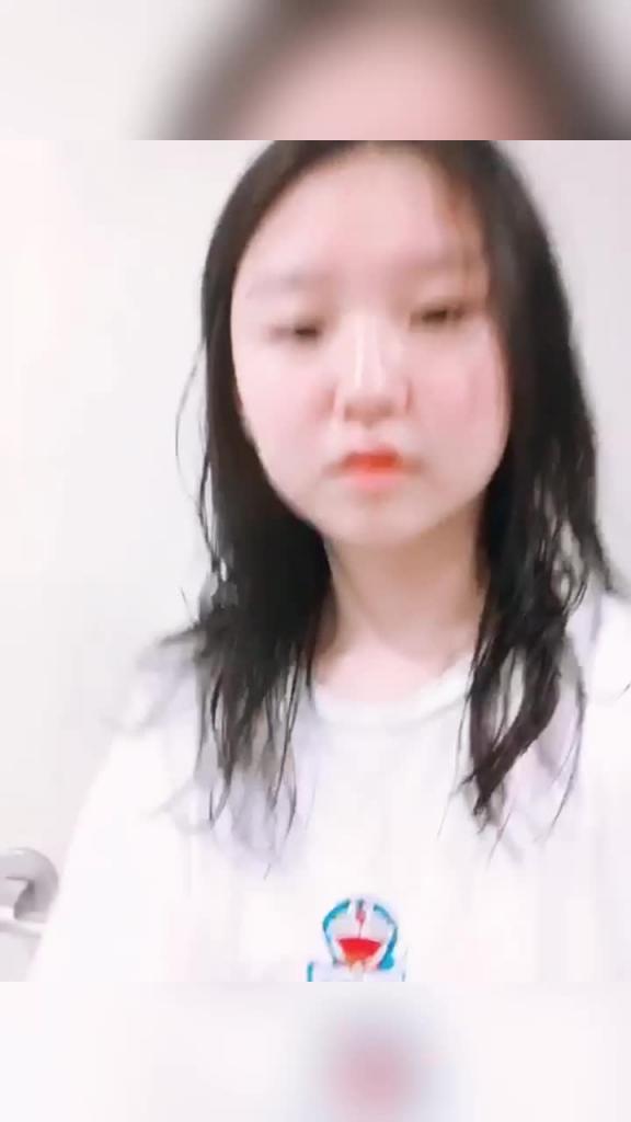 极品可爱小萝莉眼镜妹妹男厕所自慰嫩逼强烈对比反差妹 预览截图 11