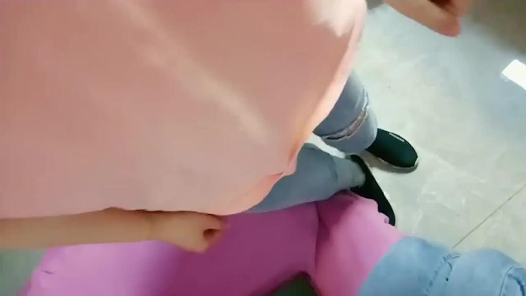 1.2W破处深圳南山某学校亲姐妹花 粗大阳具狂轰乱炸摧毁少女 预览截图 4