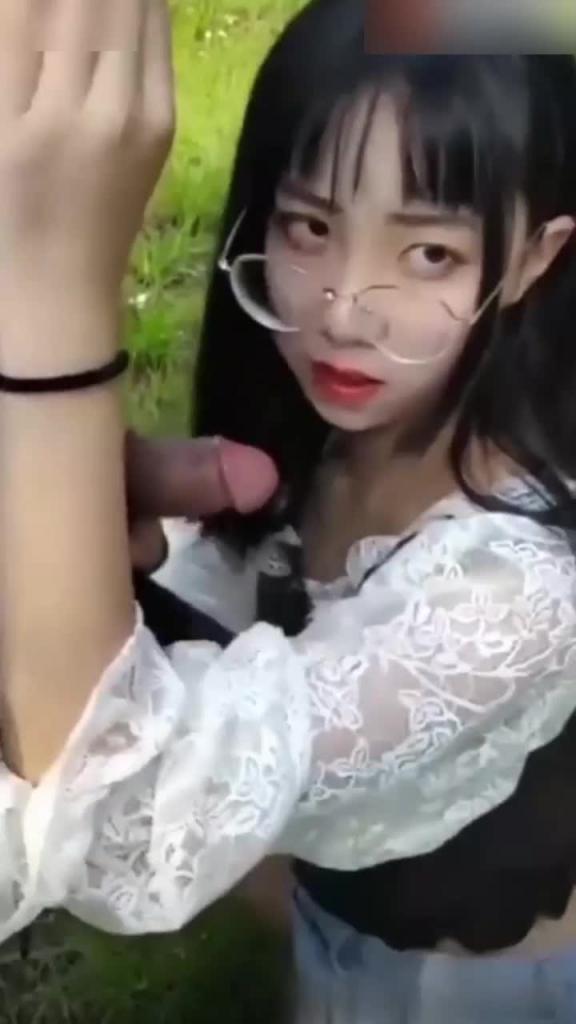 【眼镜反差婊吃鸡合集】各种气质眼镜妹口交颜射合集个个都是美女 预览截图 5