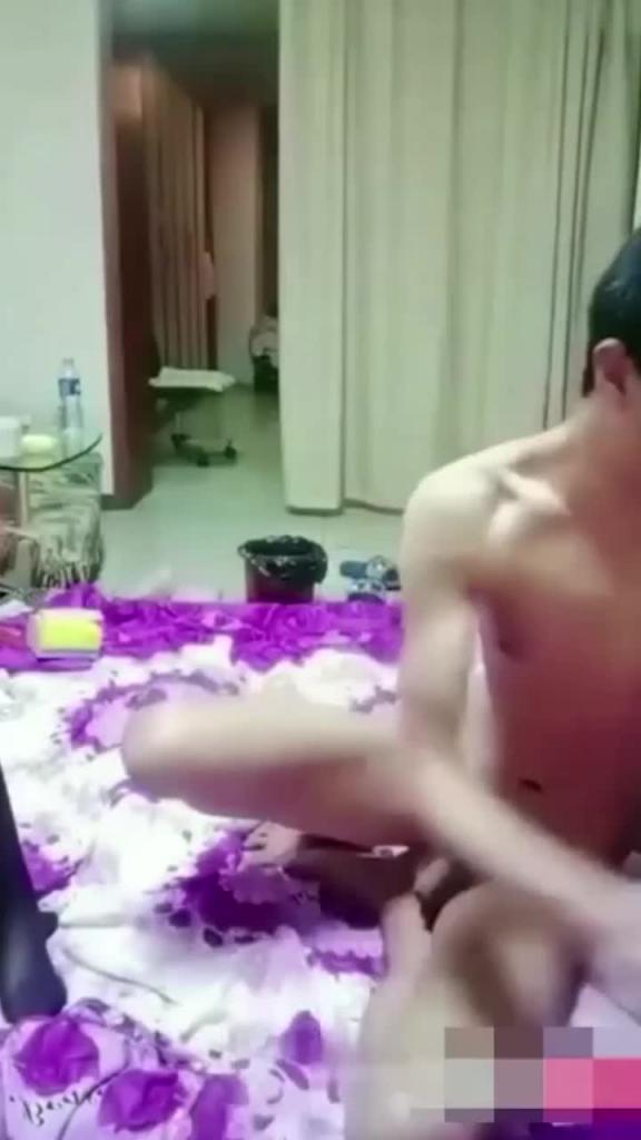 乱伦巅峰母女齐上阵 预览截图 6