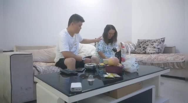 男子强奸亲舅妈太他妈骚了直接操完射了一嘴 预览截图 1